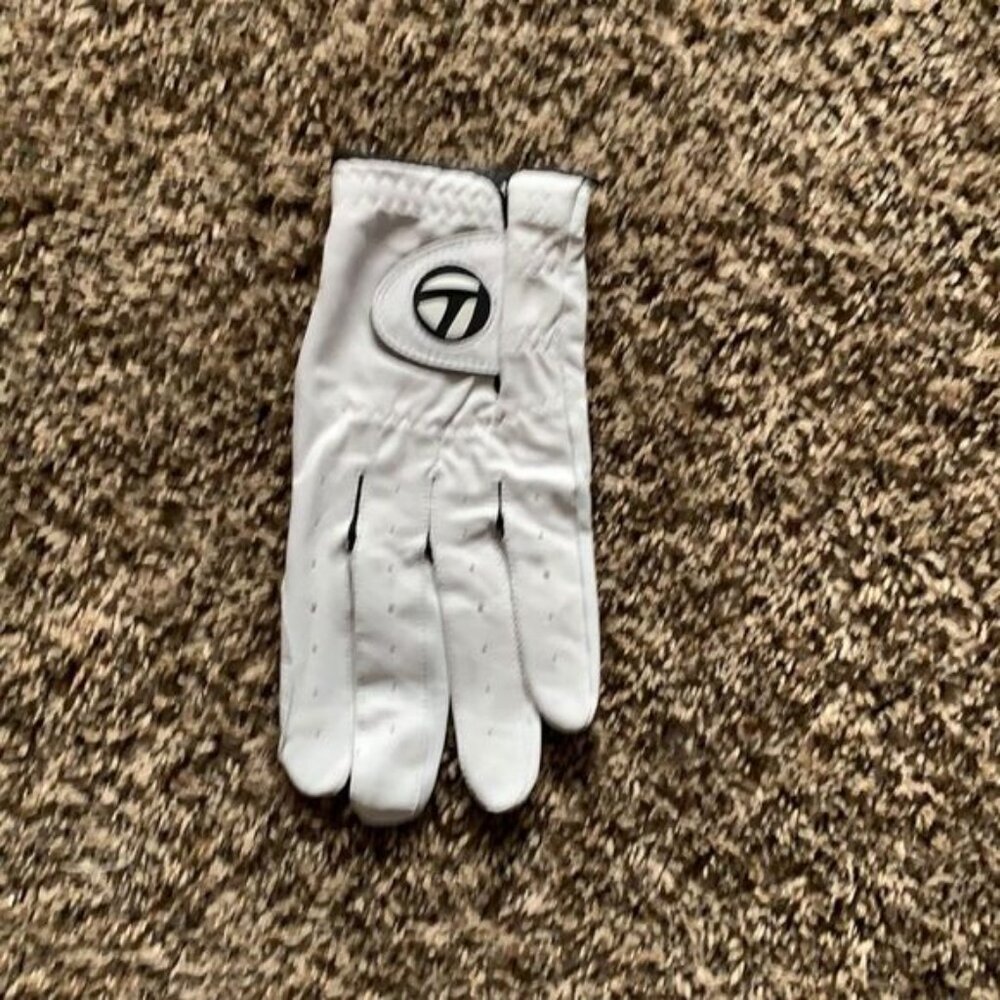 Taylormade NWOT Gloves Left Hand For Right Swinging Golfer Size - Picture 2 of 3